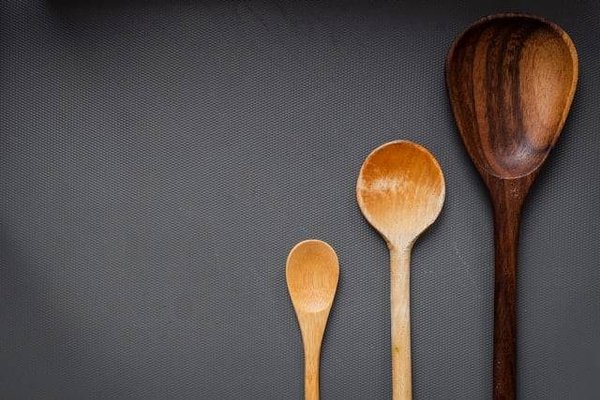 10 Ustensiles de Cuisine Éco-Responsables pour un Foyer Durable